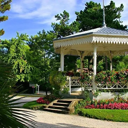 Apartment T2 Au Centre D'arcachon Avec Garage - A Proximite De La Et Des Commerces - Fr-1-420-88 *